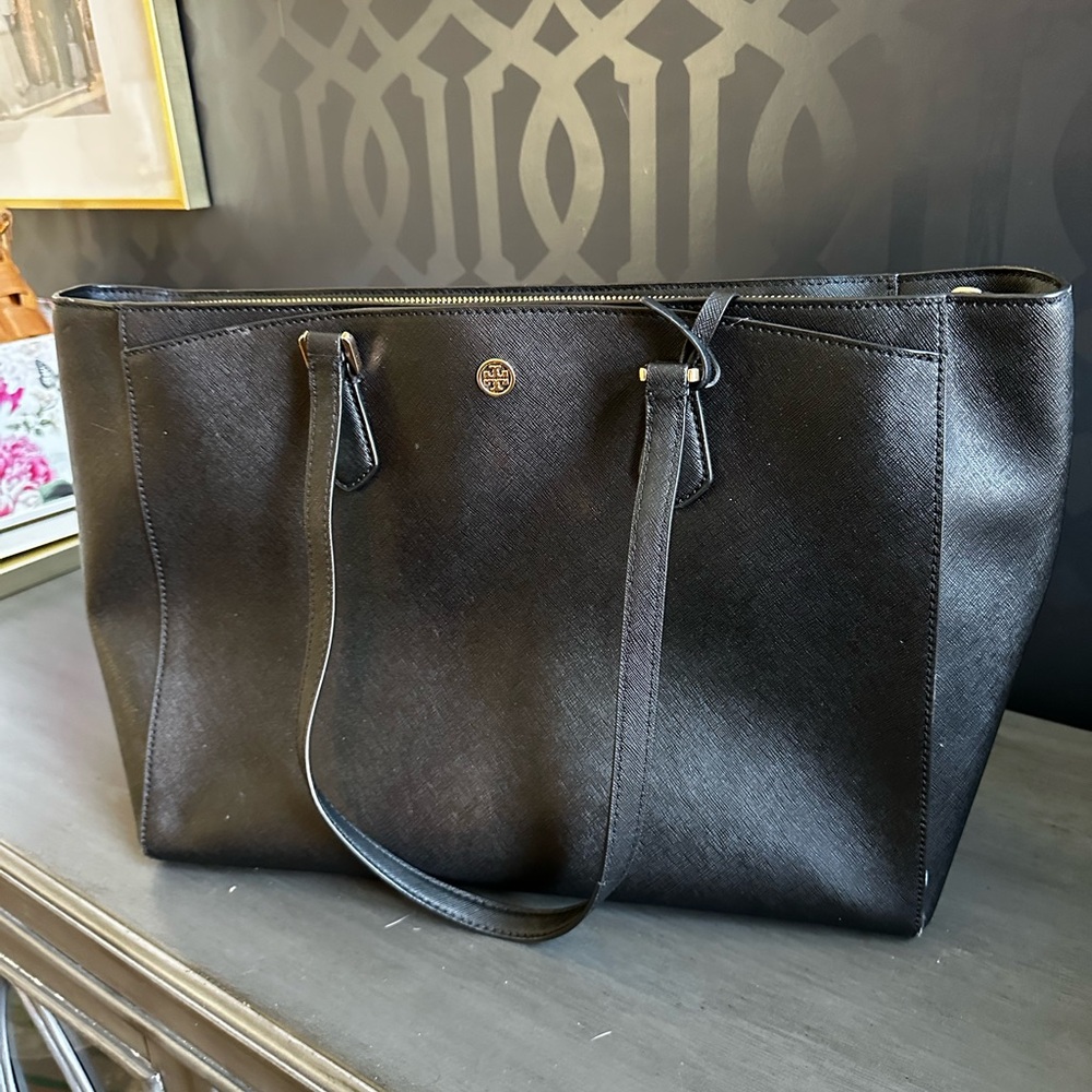 TORY BURCH Black OS ROBINSON TOTE